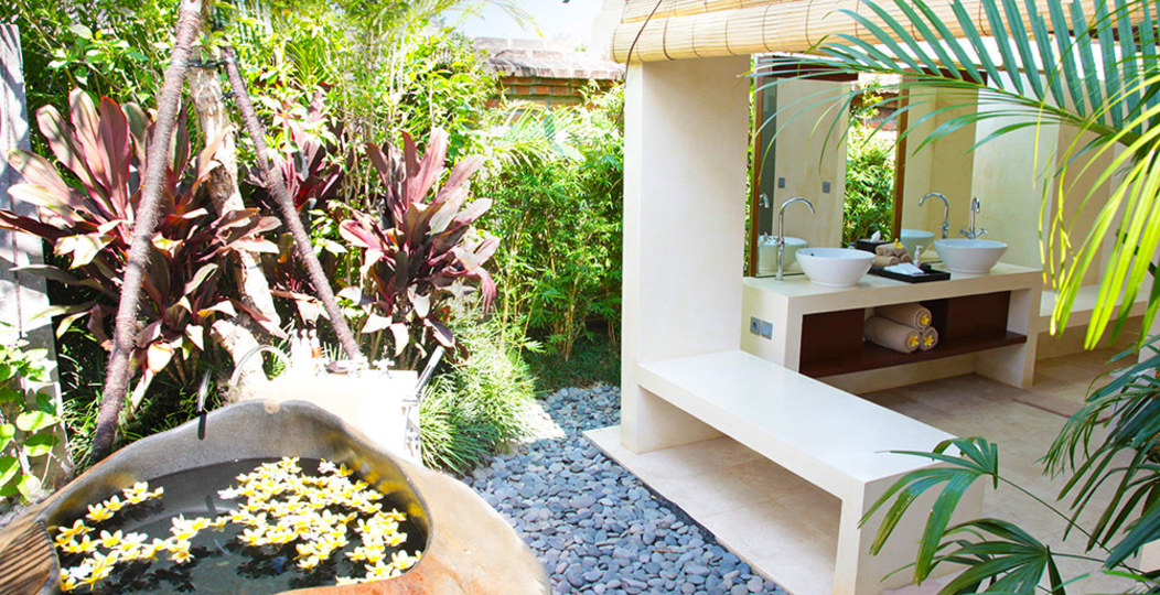A Private Bali Haven Just Steps from the Sea – 1081