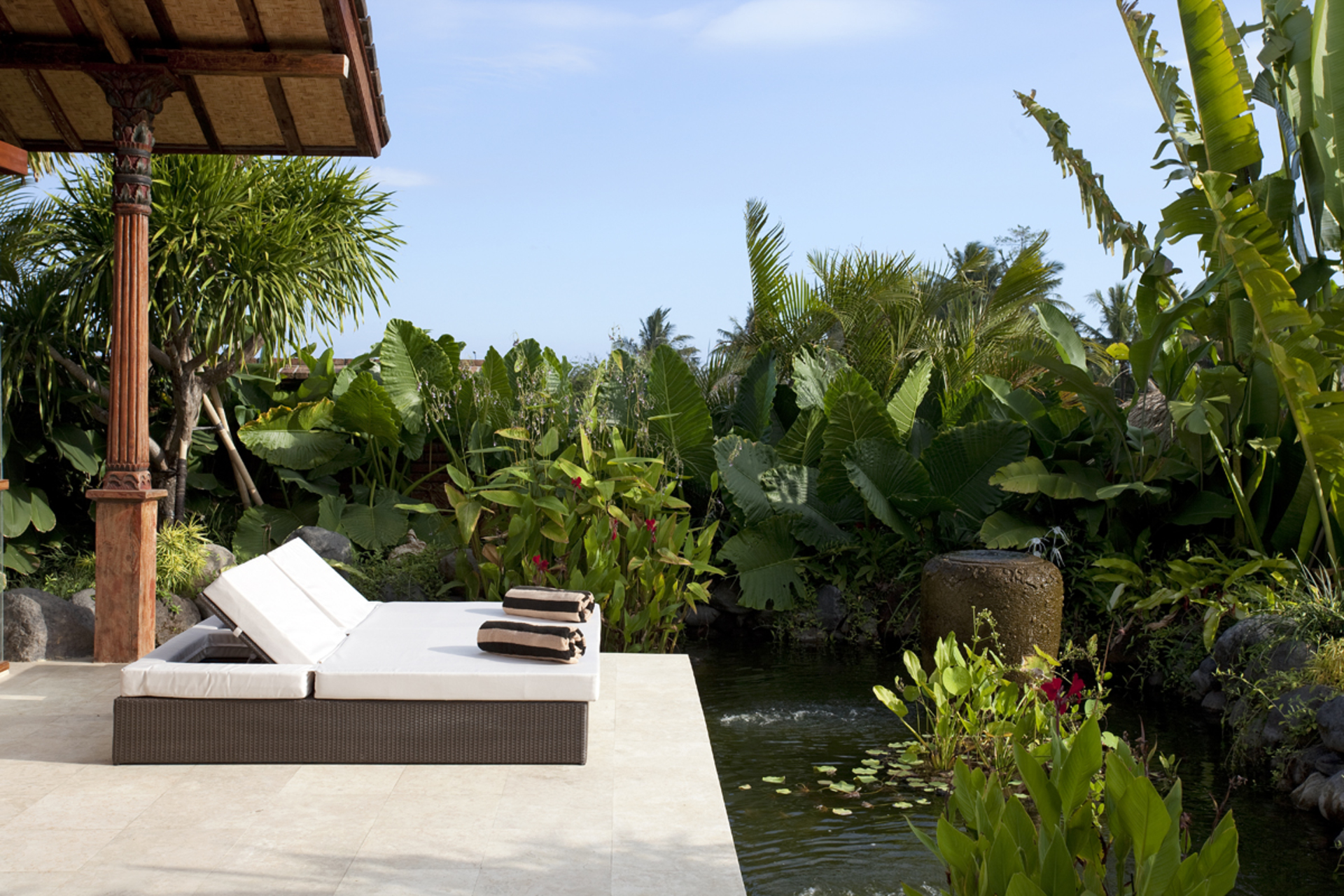 A Private Bali Haven Just Steps from the Sea – 1081