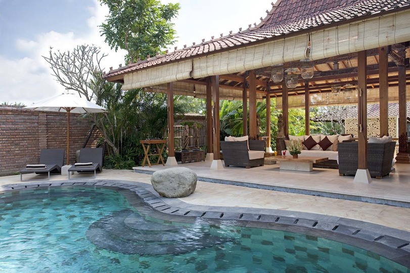 A Private Bali Haven Just Steps from the Sea – 1081