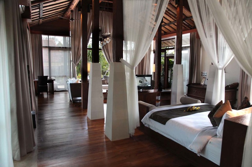 A Private Bali Haven Just Steps from the Sea – 1081