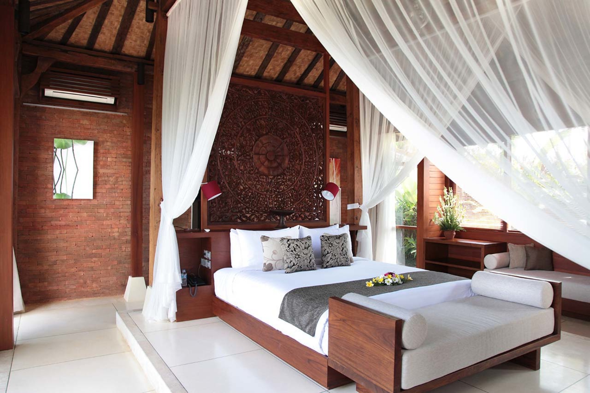 A Private Bali Haven Just Steps from the Sea – 1081