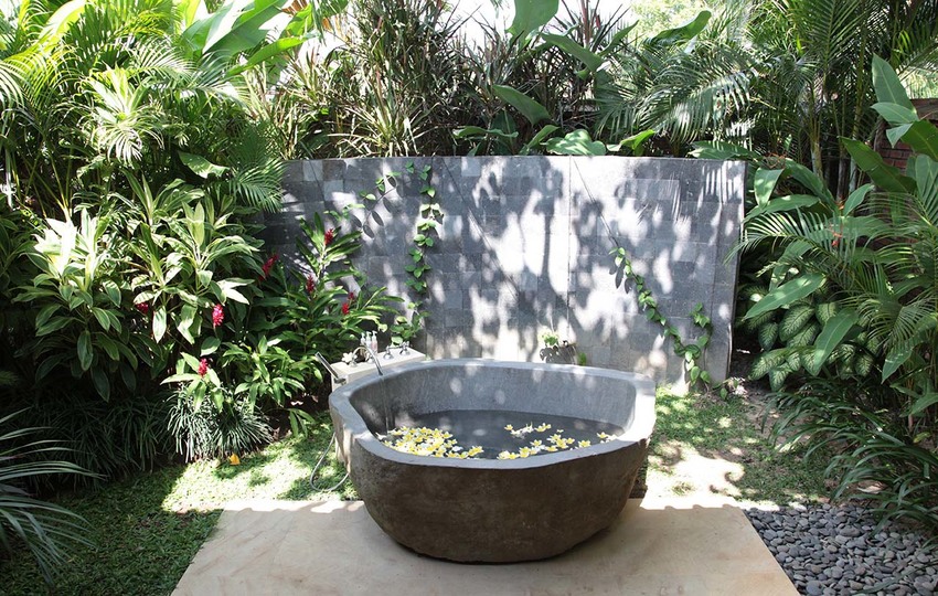A Private Bali Haven Just Steps from the Sea – 1081