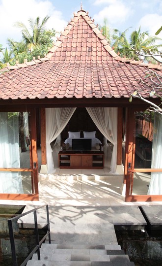 A Private Bali Haven Just Steps from the Sea – 1081