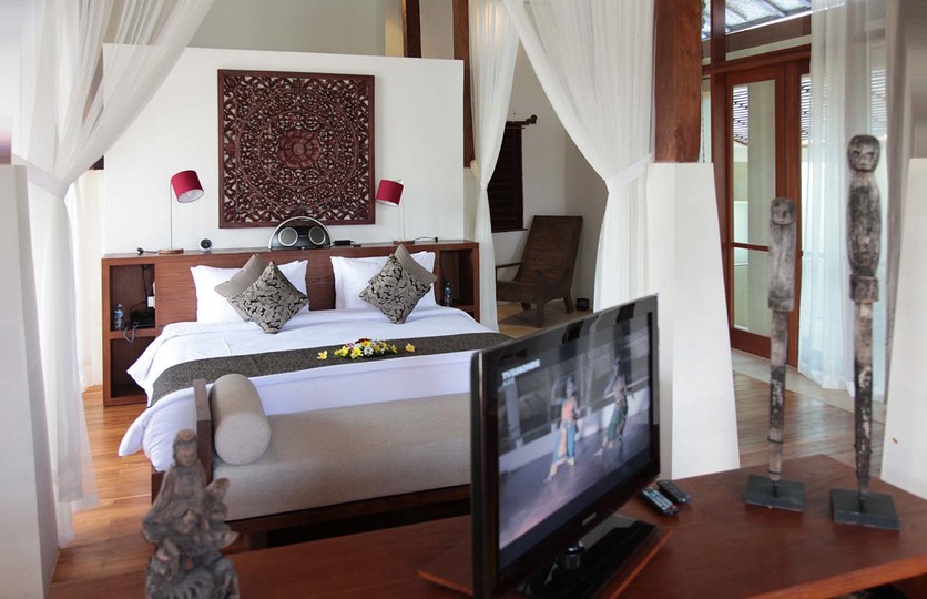 A Private Bali Haven Just Steps from the Sea – 1081