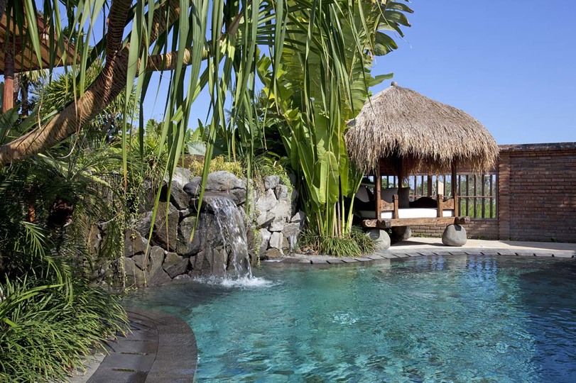 A Private Bali Haven Just Steps from the Sea – 1081