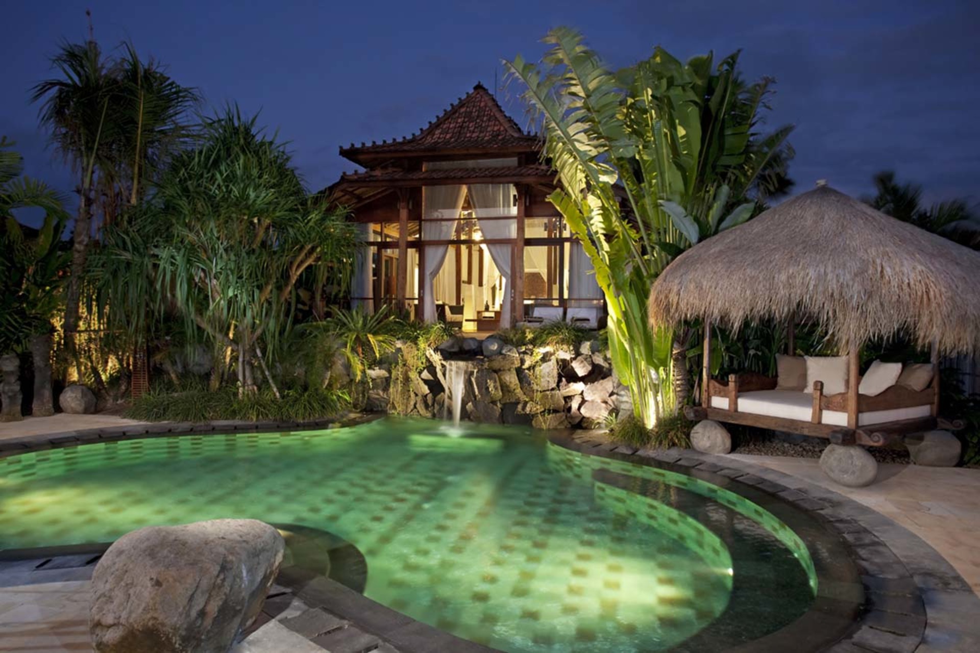 A Private Bali Haven Just Steps from the Sea – 1081