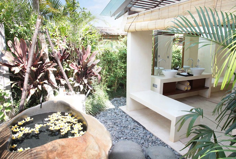 A Private Bali Haven Just Steps from the Sea – 1081