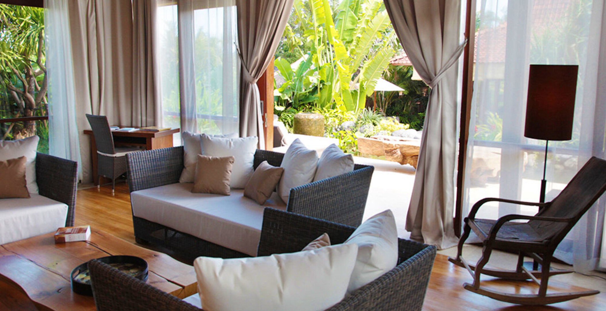 A Private Bali Haven Just Steps from the Sea – 1081
