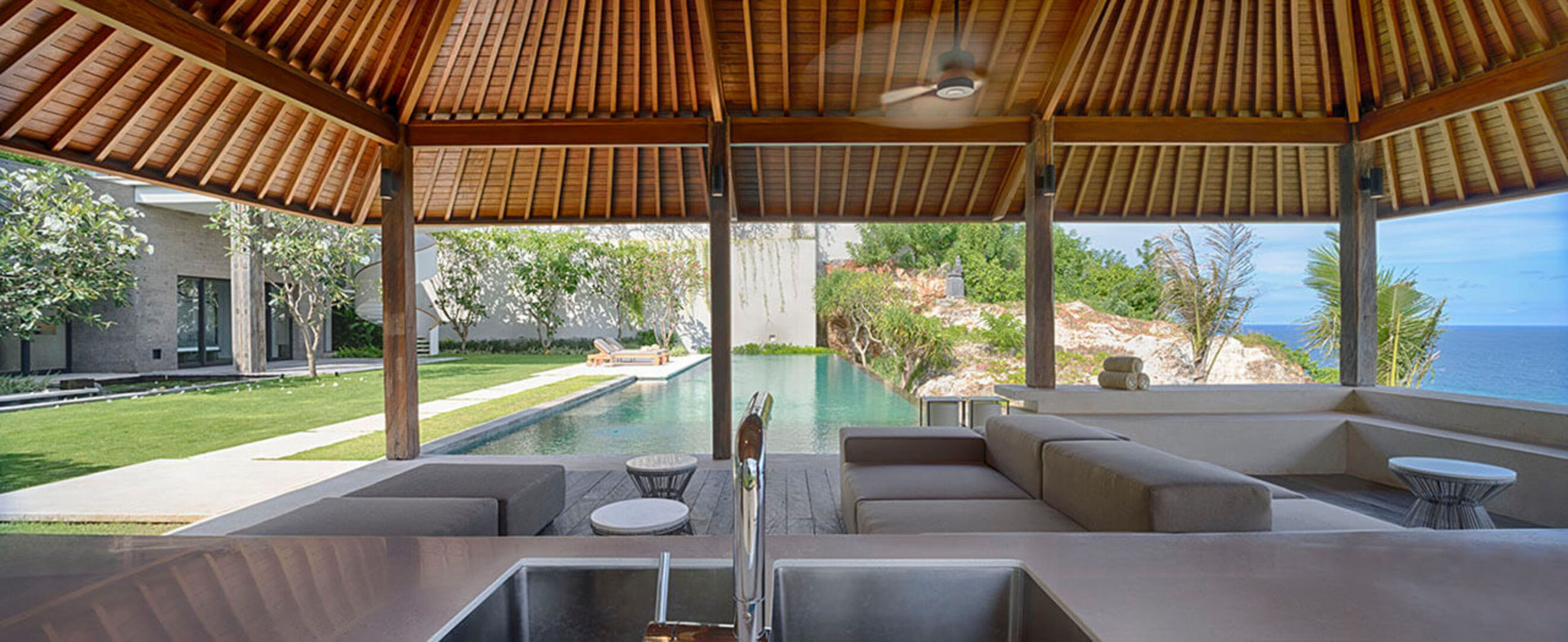 Exclusive Cliffside Retreat – Bali Villa 1083