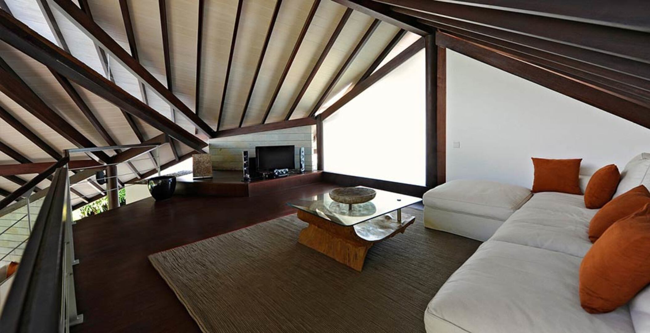 Luxury living by the sea awaits at Bali Villa 1084