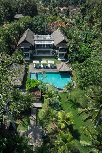 Luxury by the Ocean’s Edge – Bali Villa 1087