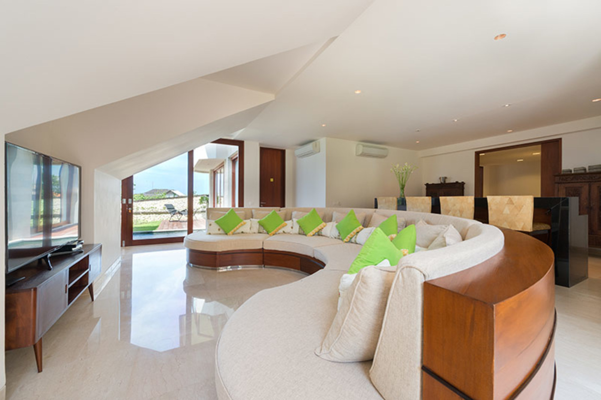 Secluded Elegance with Ocean Views – Bali Villa 1090