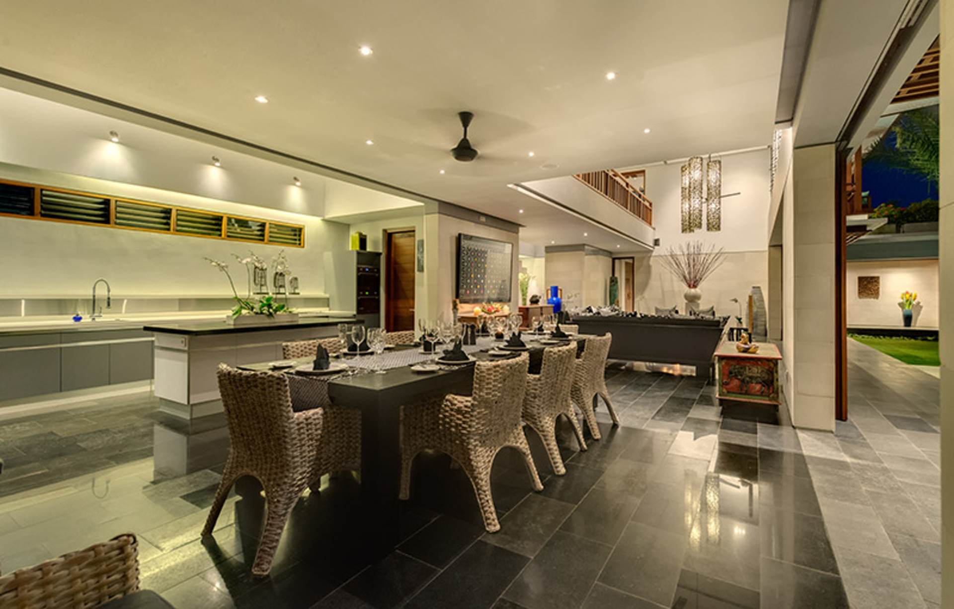 Spacious Luxury Retreat Near Beach – Bali Villa 1098