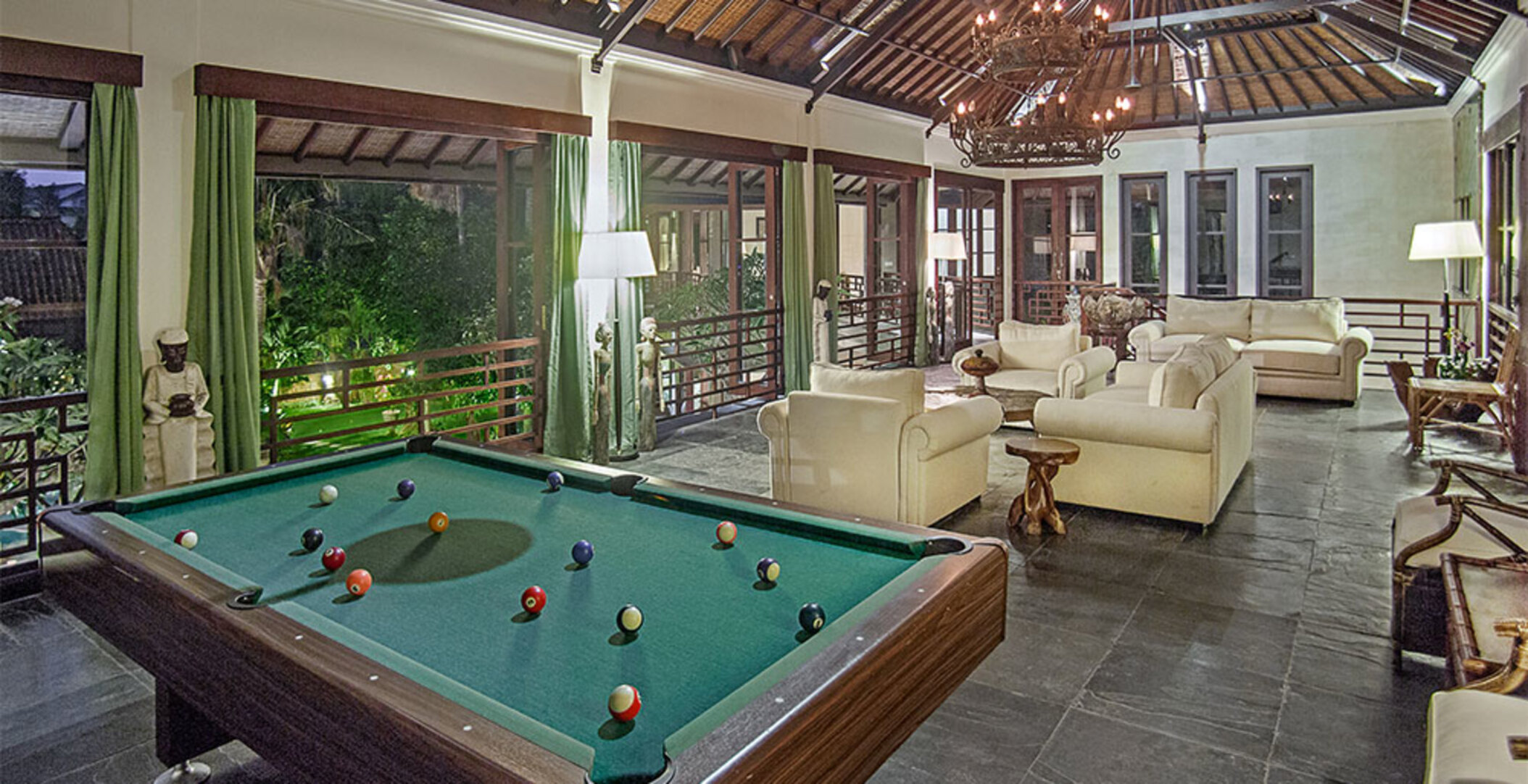 Tranquil Oasis with Ocean Breezes – Bali Villa 1110