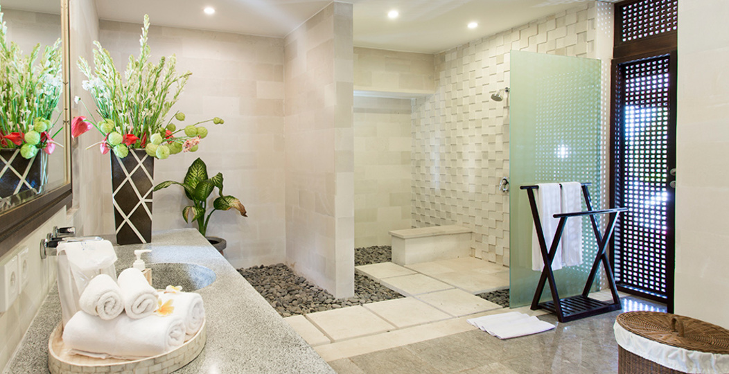 Elegant Coastal Villa with Jacuzzi – Bali Villa 1111
