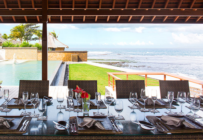 Private Beachfront Escape – Bali Villa 1115