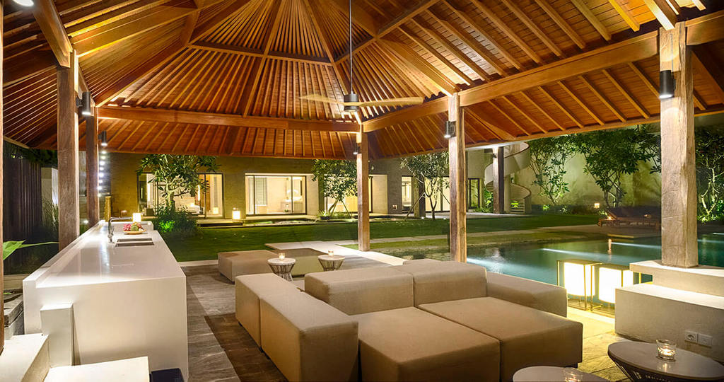 Experience Ultimate Luxury by the Beach, Bali Villa 1129