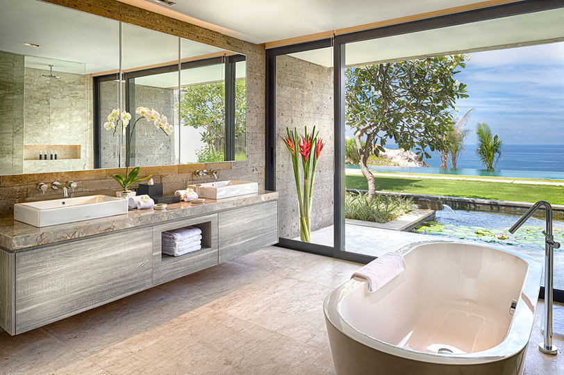 Experience Ultimate Luxury by the Beach, Bali Villa 1129