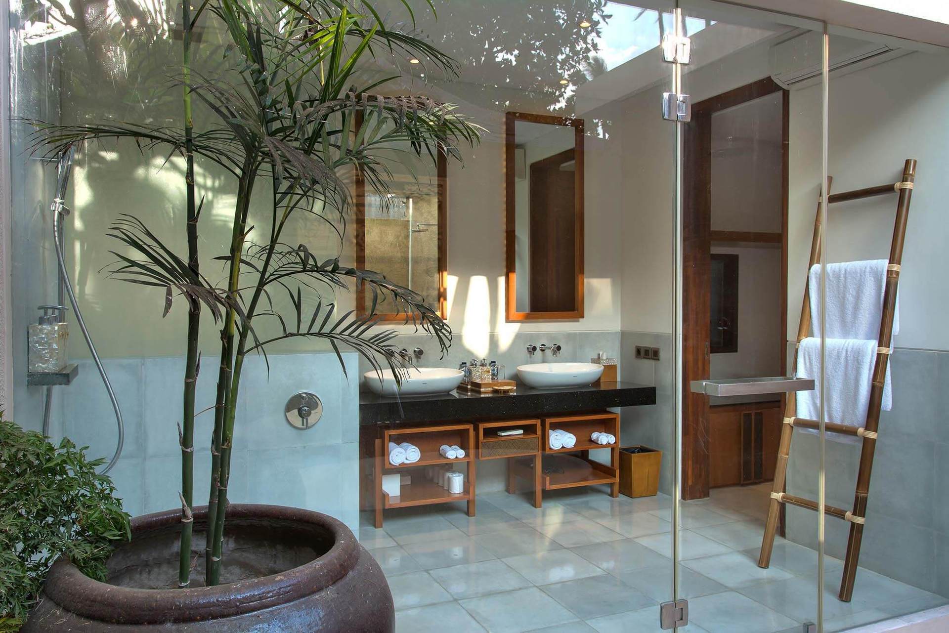 Rent a Luxury Villa in Bali Close to the Beach, Bali Villa 1130