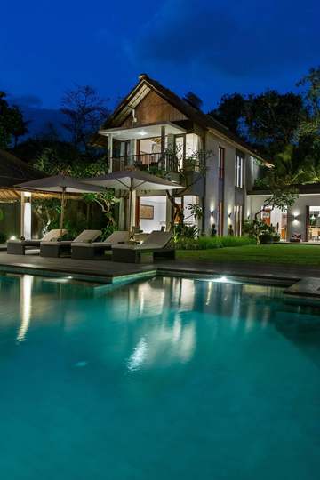 Rent a Luxury Villa in Bali Close to the Beach, Bali Villa 1130
