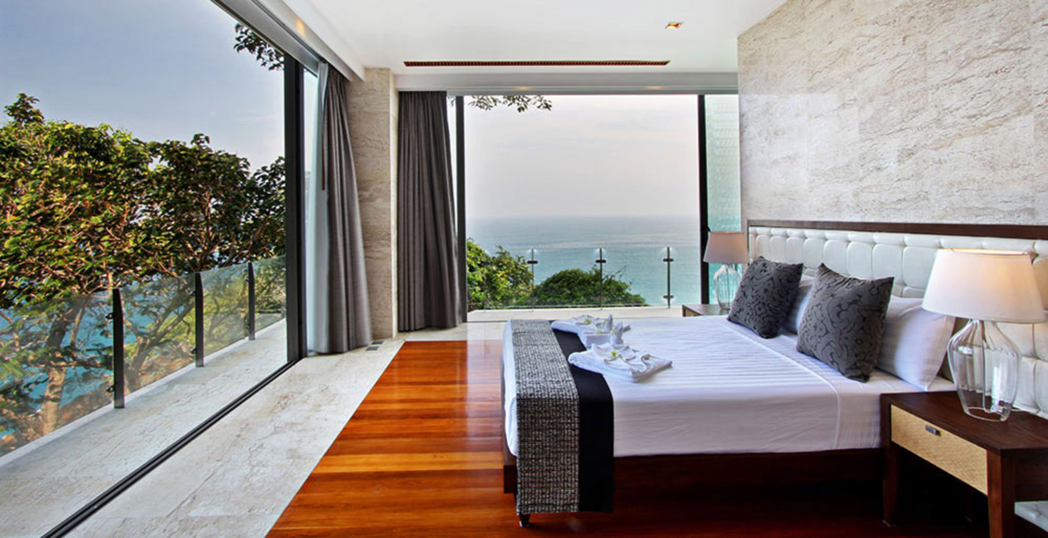 At Last You and Your Friends Can Rent a Luxury Villa with 24/7 Concierge, Phuket Villa 1011