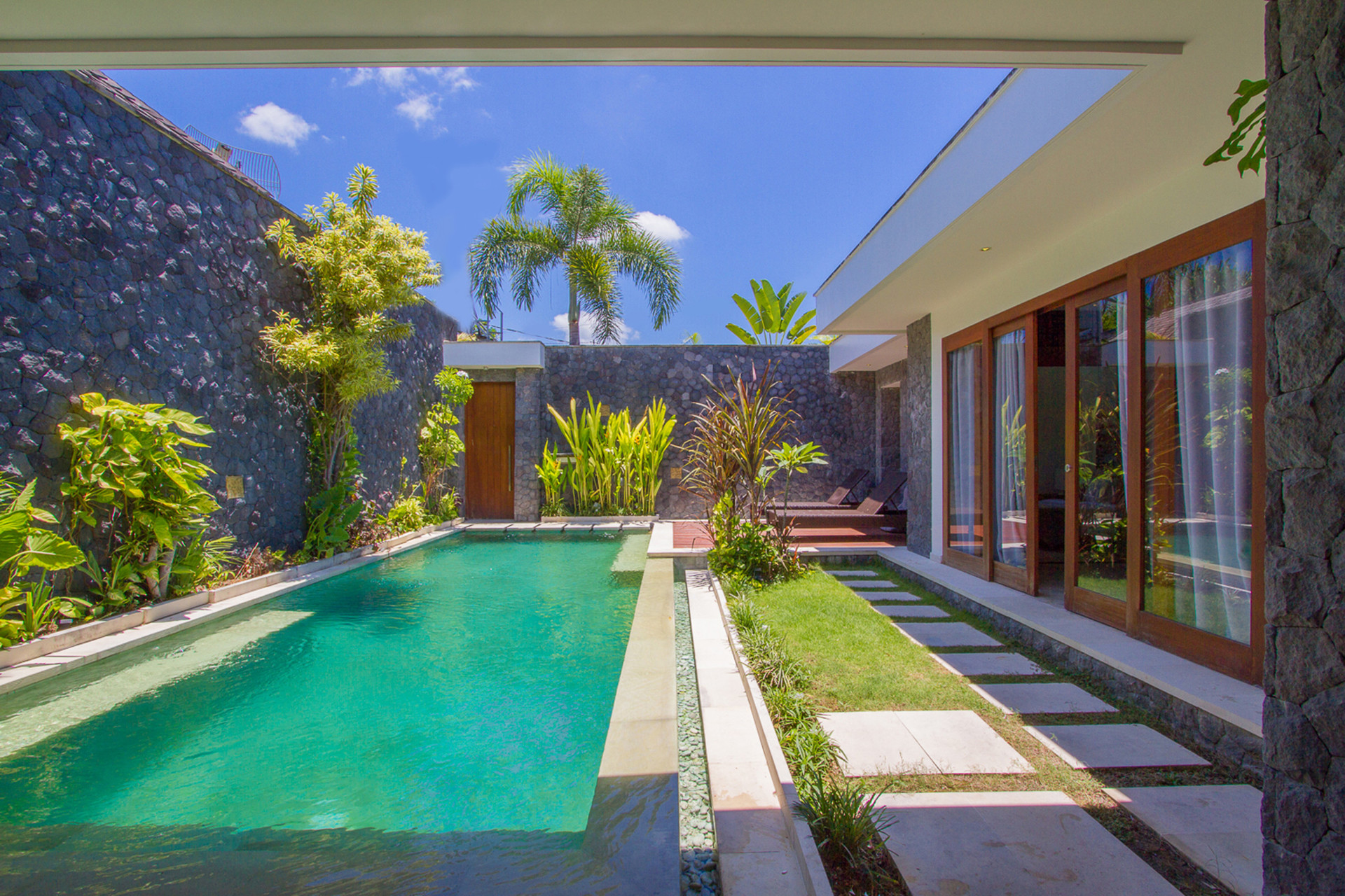 Luxury 2-Bedroom Villa Near Seminyak's Attractions, Bali Villa 1147