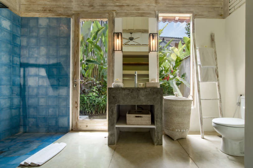 Picture Relaxing Beside Your Private Pool in Kerobokan, Bali Villa 2007