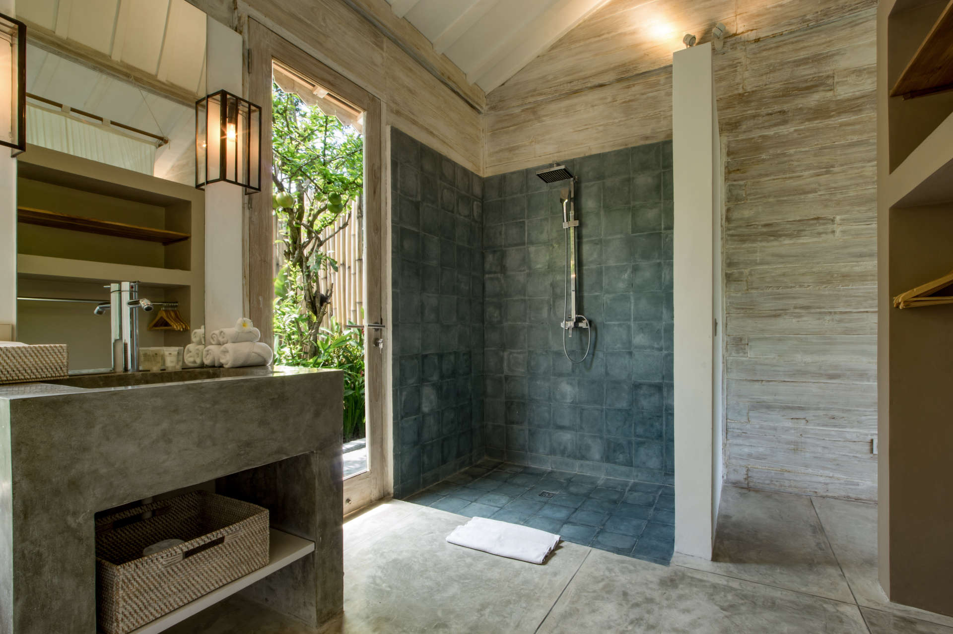 Picture Relaxing Beside Your Private Pool in Kerobokan, Bali Villa 2007