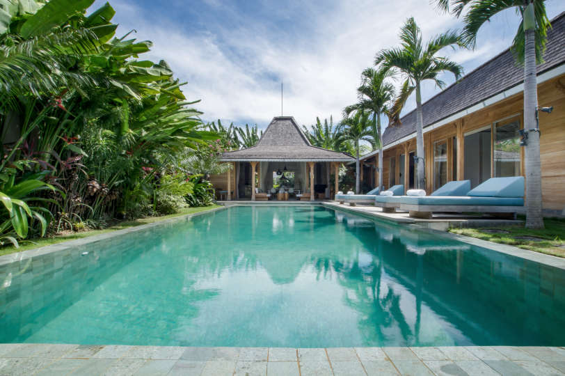 Picture Relaxing Beside Your Private Pool in Kerobokan, Bali Villa 2007