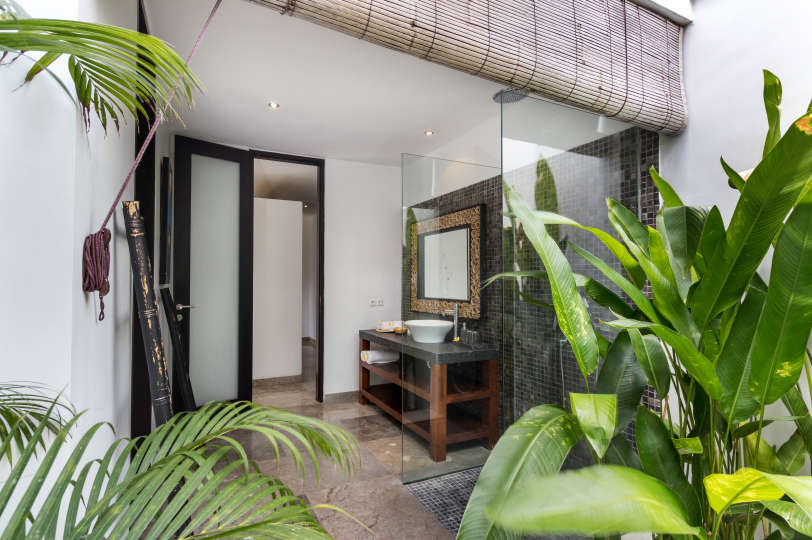 Beautiful 5 Star Holiday Villa in a Prime Location in Seminyak, Book Early to Secure Your Dates, Villa Bali 2016