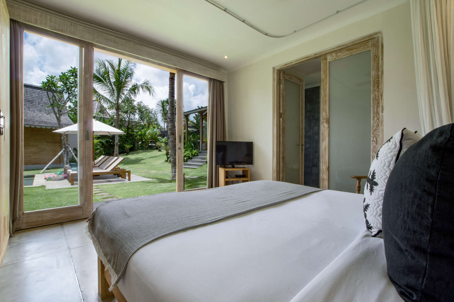 Luxury 5 Bedroom Villa with Private Pool, Bali Villa 2022