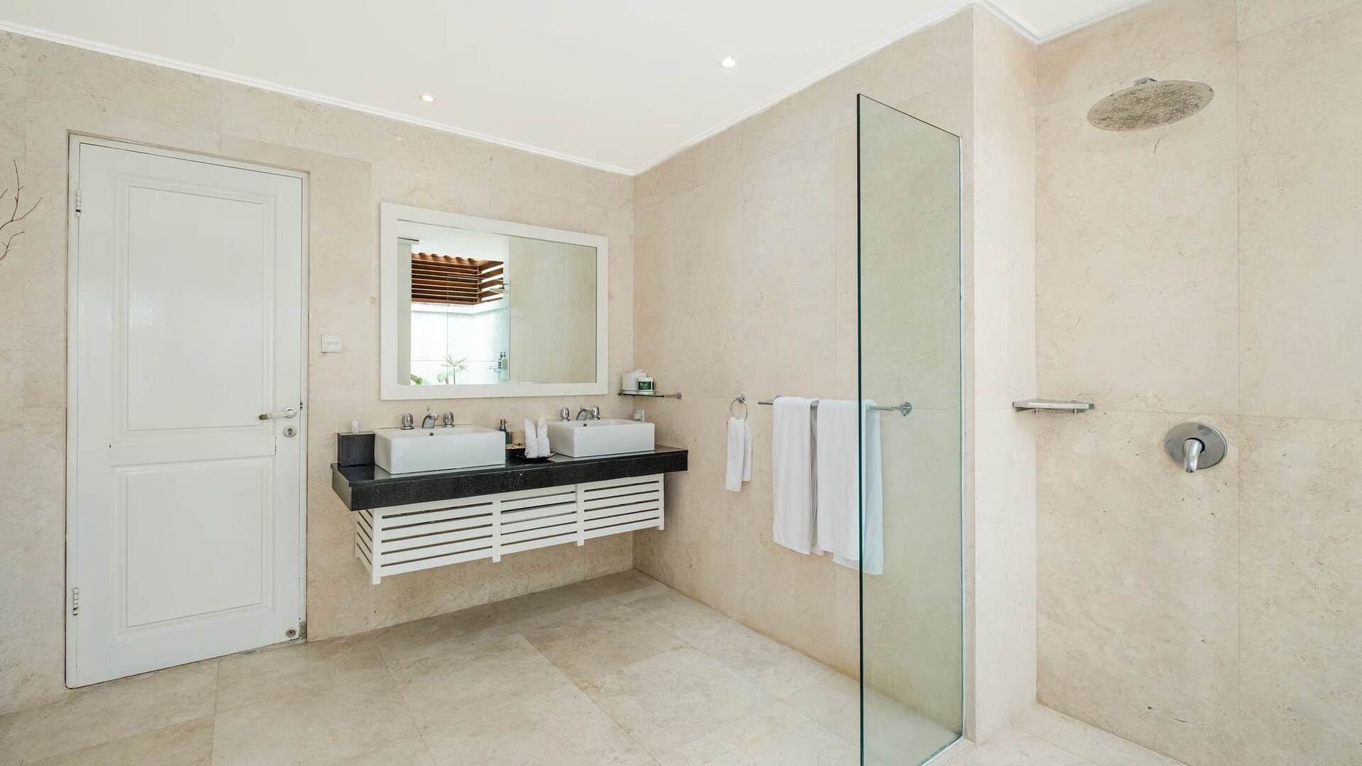 Chic Seminyak Escape, Bali Villa 2030