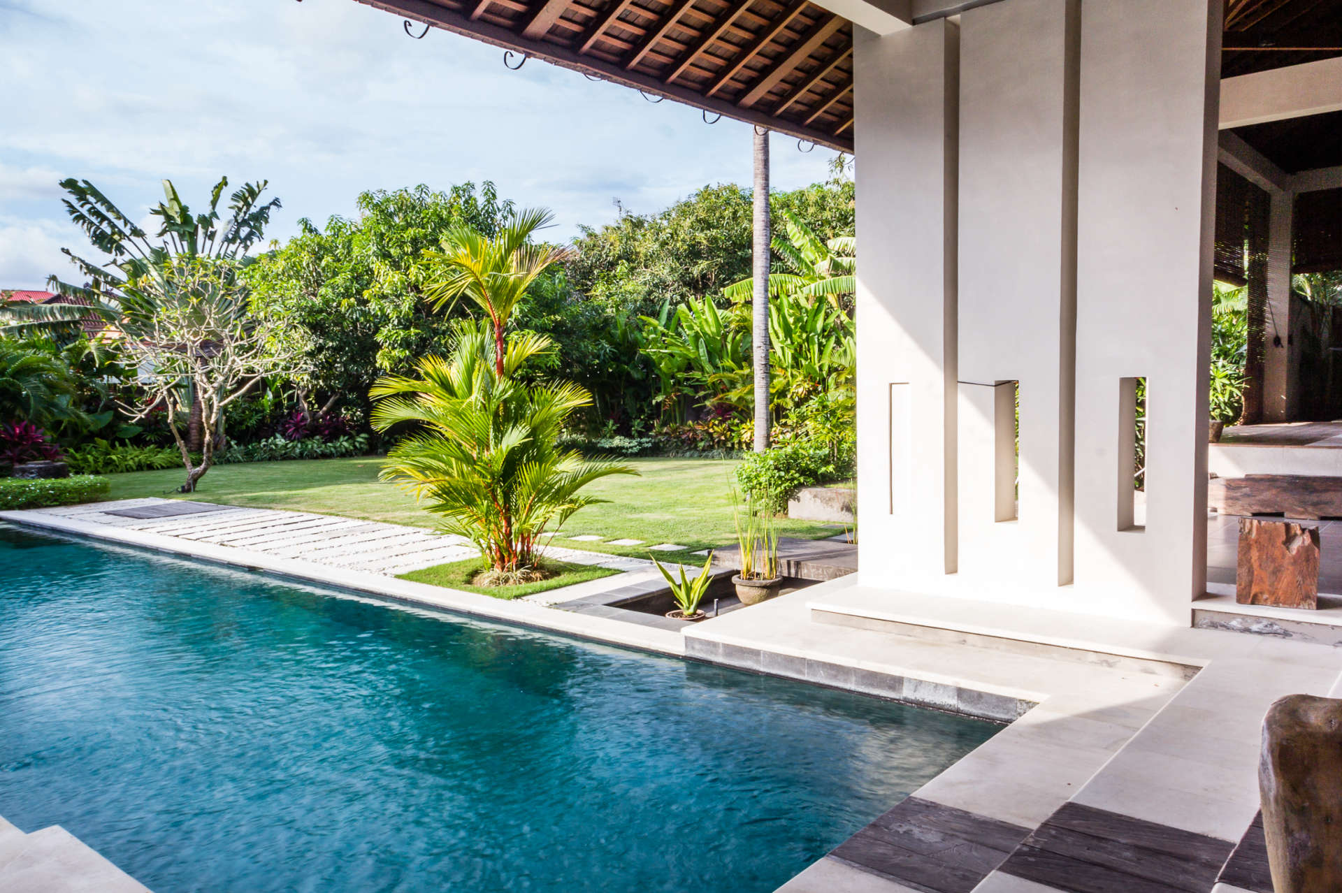 Rent a Luxury Villa in Bali Close to the Beach, Bali Villa 2035