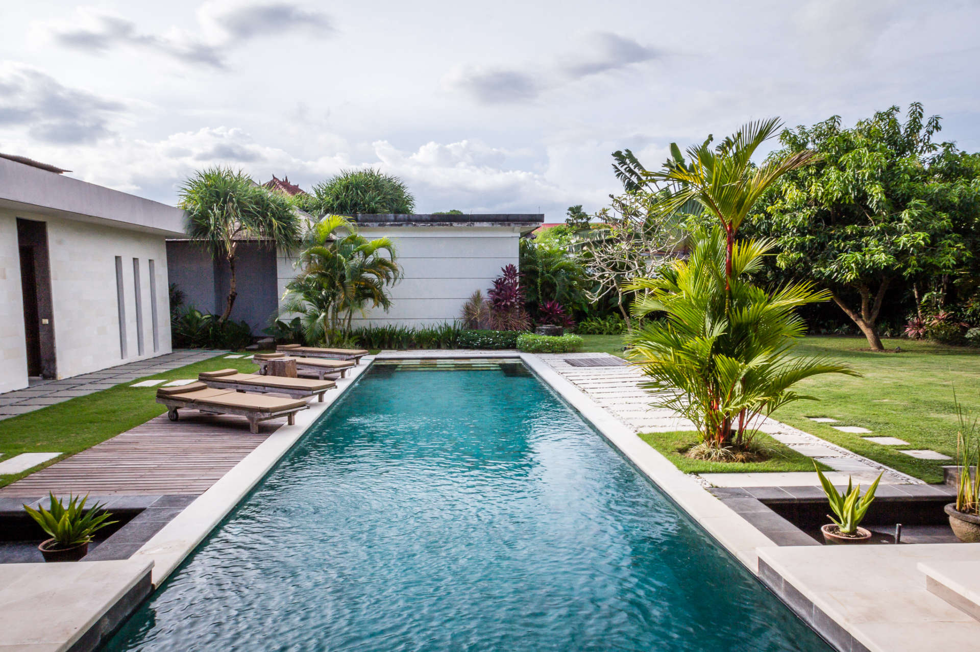 Rent a Luxury Villa in Bali Close to the Beach, Bali Villa 2035