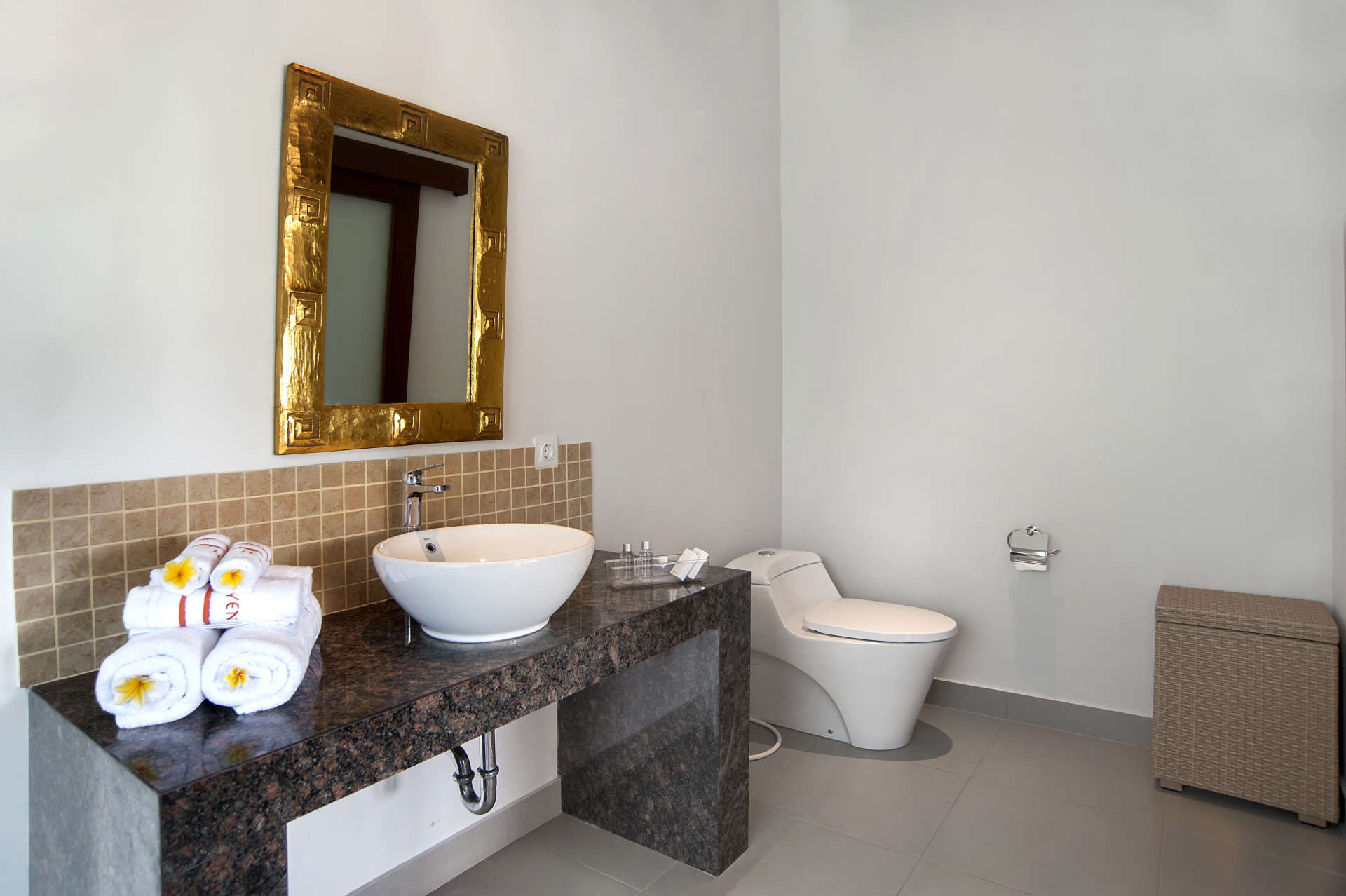 Rent a Luxury Villa in Bali Close to the Beach, Bali Villa 2054