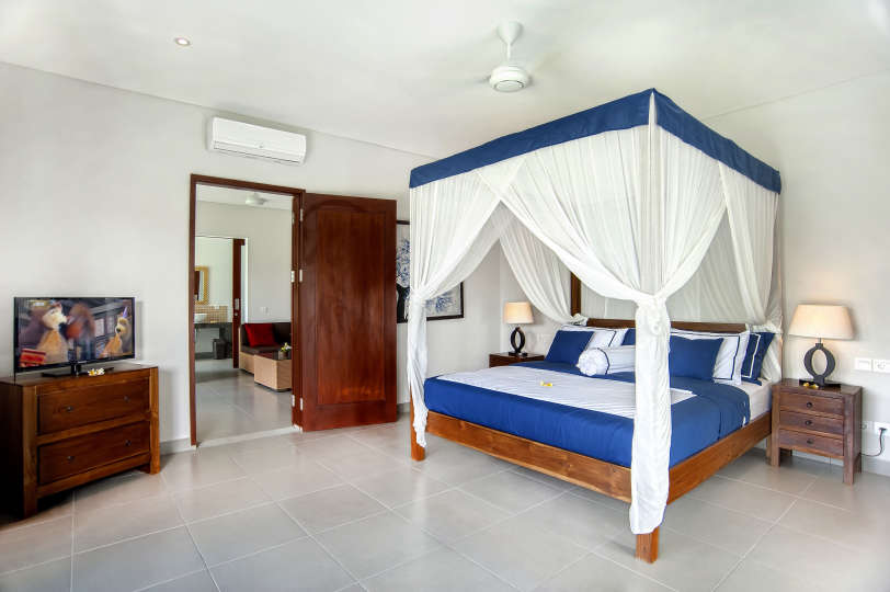 Rent a Luxury Villa in Bali Close to the Beach, Bali Villa 2054