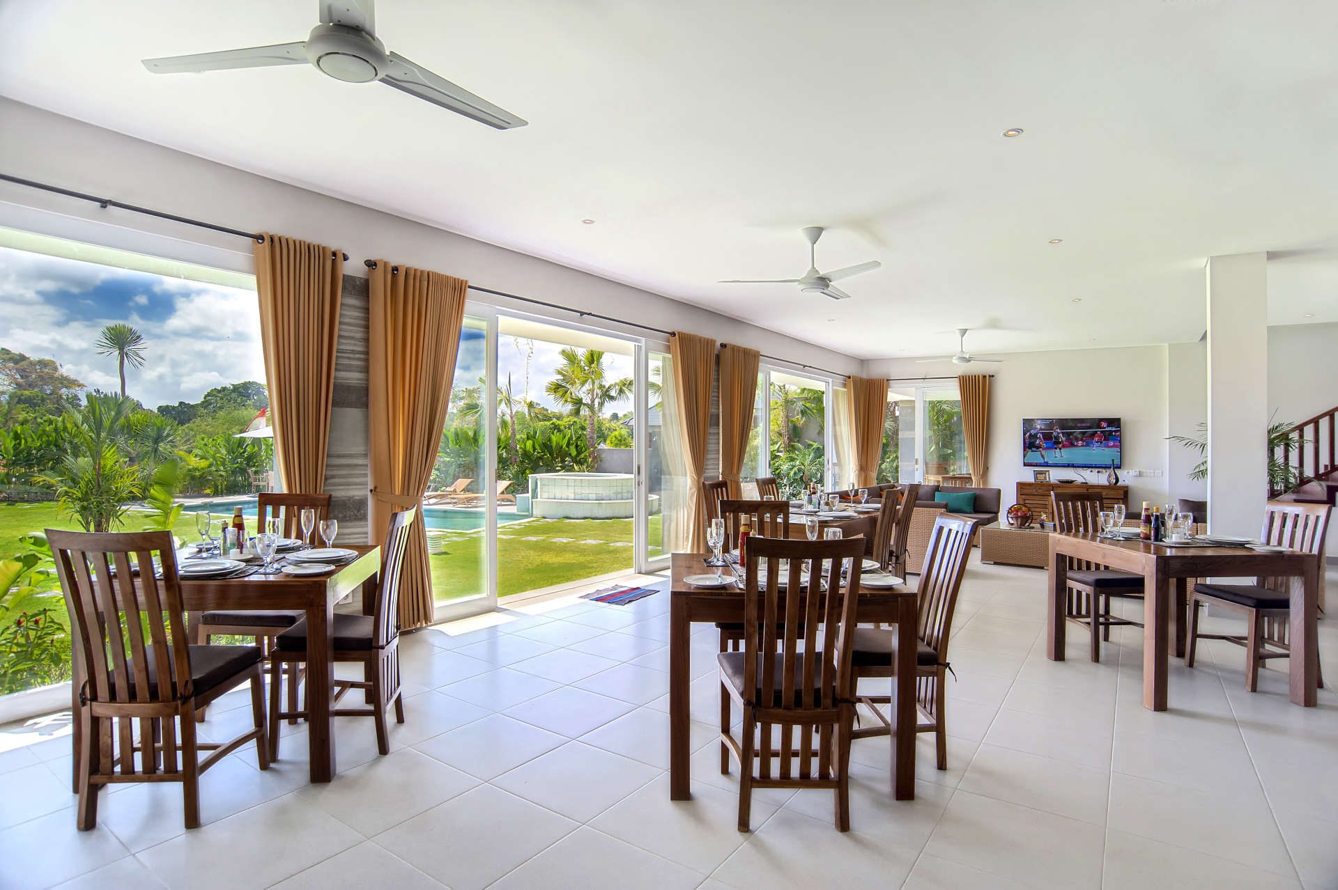 Rent a Luxury Villa in Bali Close to the Beach, Bali Villa 2054