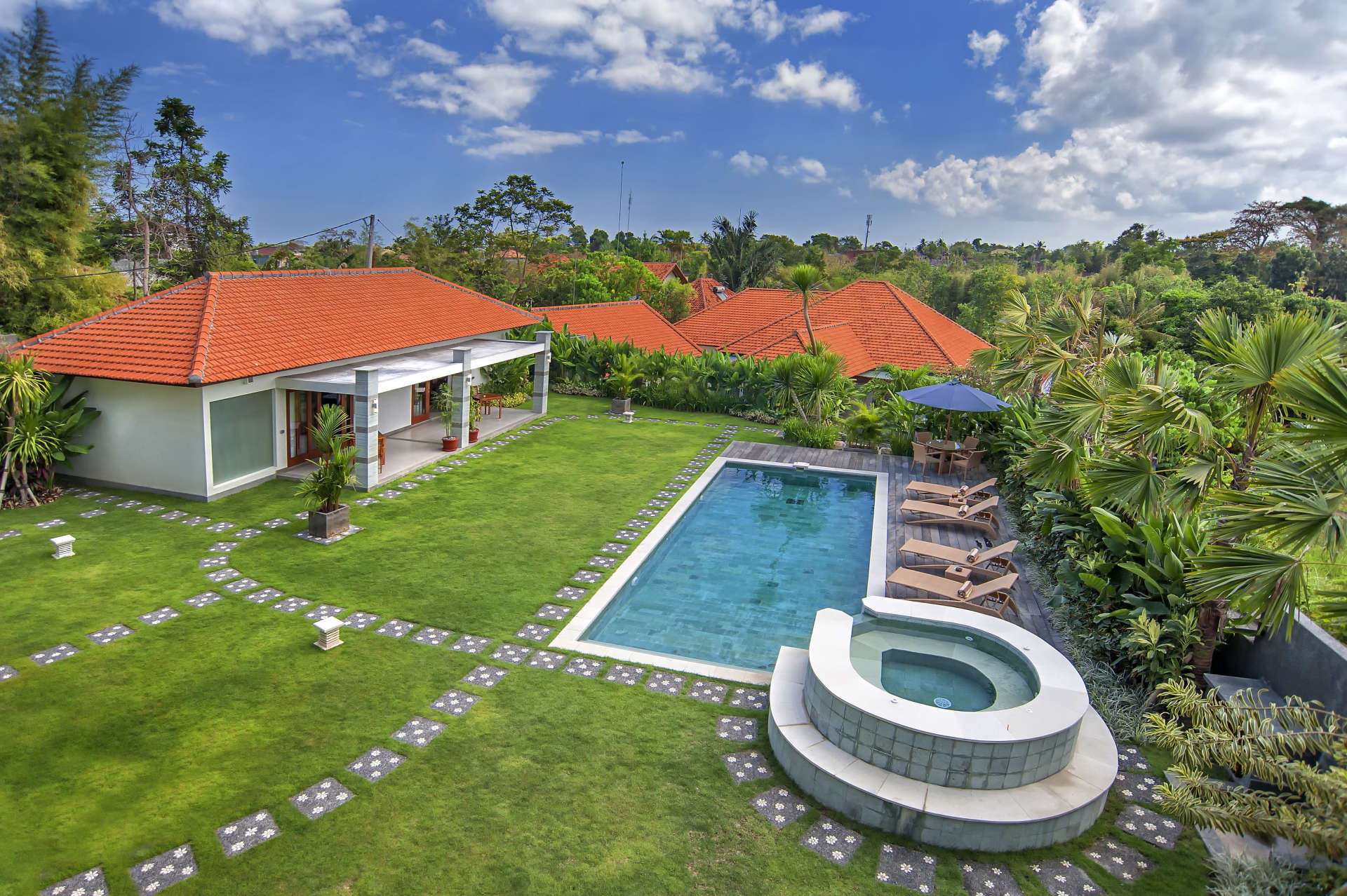 Rent a Luxury Villa in Bali Close to the Beach, Bali Villa 2054