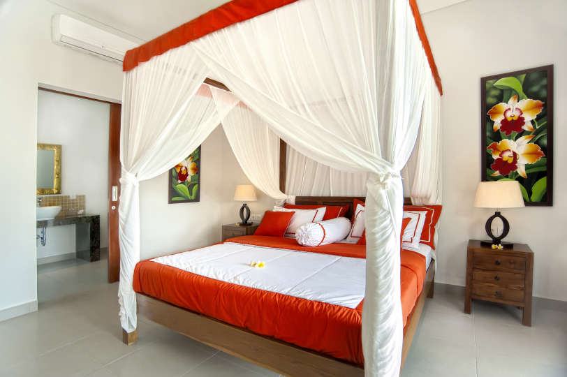 Rent a Luxury Villa in Bali Close to the Beach, Bali Villa 2054