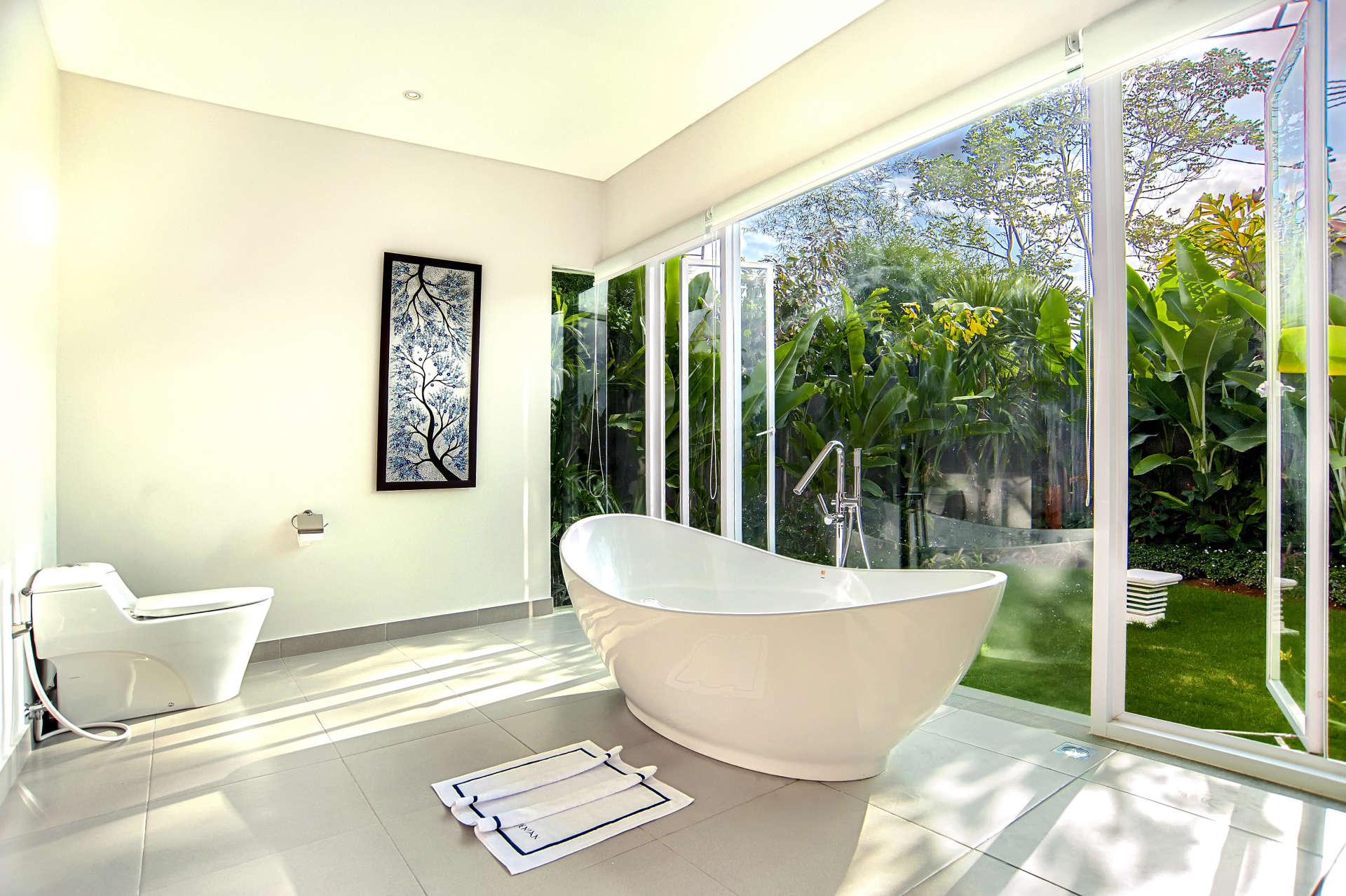 Rent a Luxury Villa in Bali Close to the Beach, Bali Villa 2054