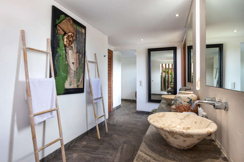 5 Star Villa in Bali, Minutes from the Beach, Bali Villa 2056