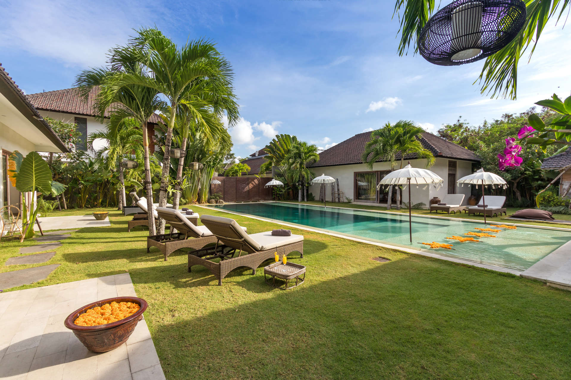 5 Star Villa in Bali, Minutes from the Beach, Bali Villa 2056