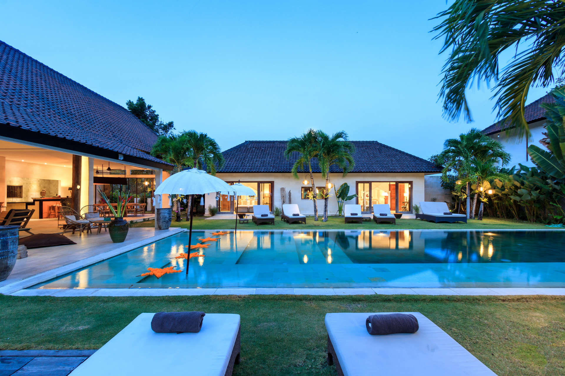 5 Star Villa in Bali, Minutes from the Beach, Bali Villa 2056