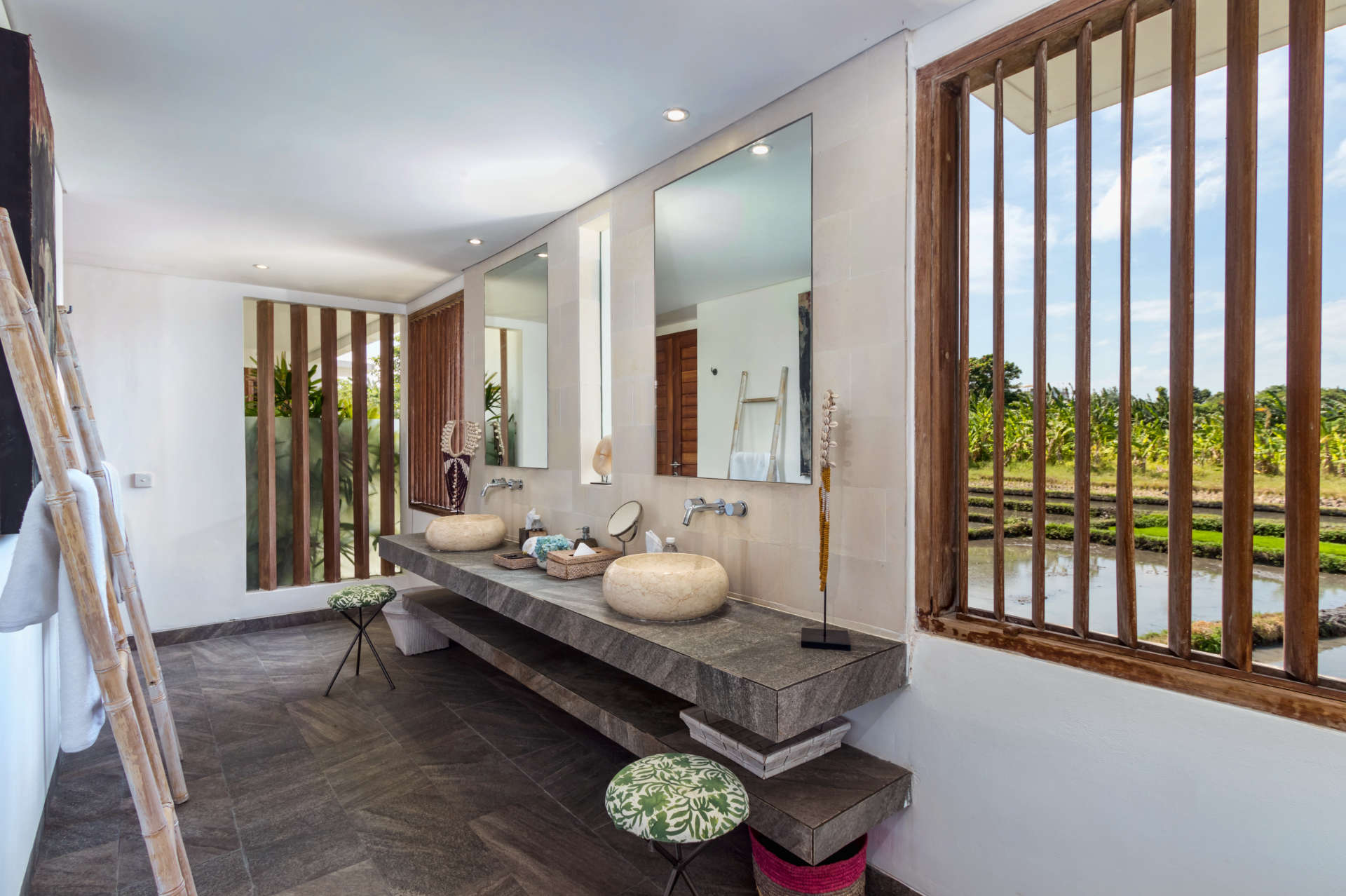 5 Star Villa in Bali, Minutes from the Beach, Bali Villa 2056