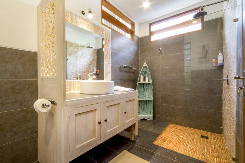 Rent a Luxury Villa in Bali Close to the Beach, Bali Villa 2057