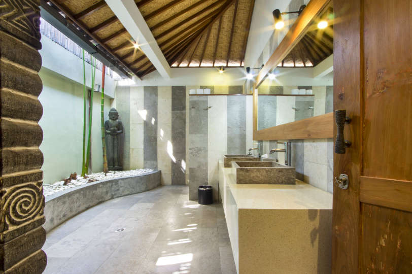 5 Star Villa in Bali, Minutes from the Beach, Bali Villa 2065