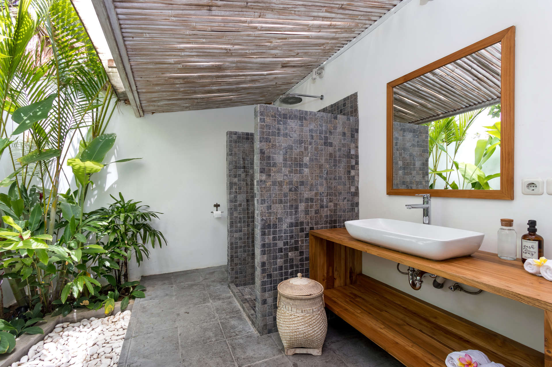 Luxury 4 Bedroom Villa with Private Pool, Bali Villa 2067