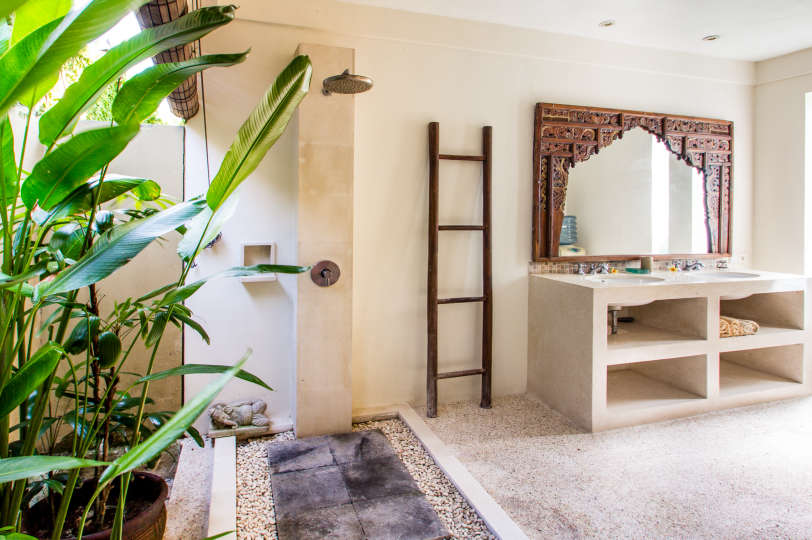 Rent a Luxury Villa in Bali Close to the Beach, Bali Villa 2074