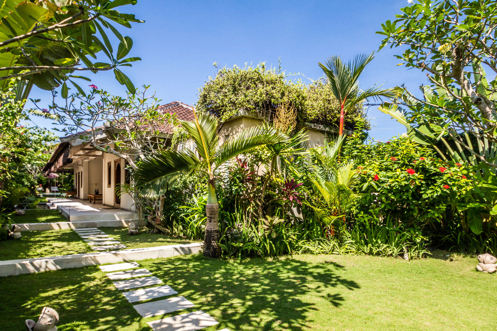 Rent a Luxury Villa in Bali Close to the Beach, Bali Villa 2074