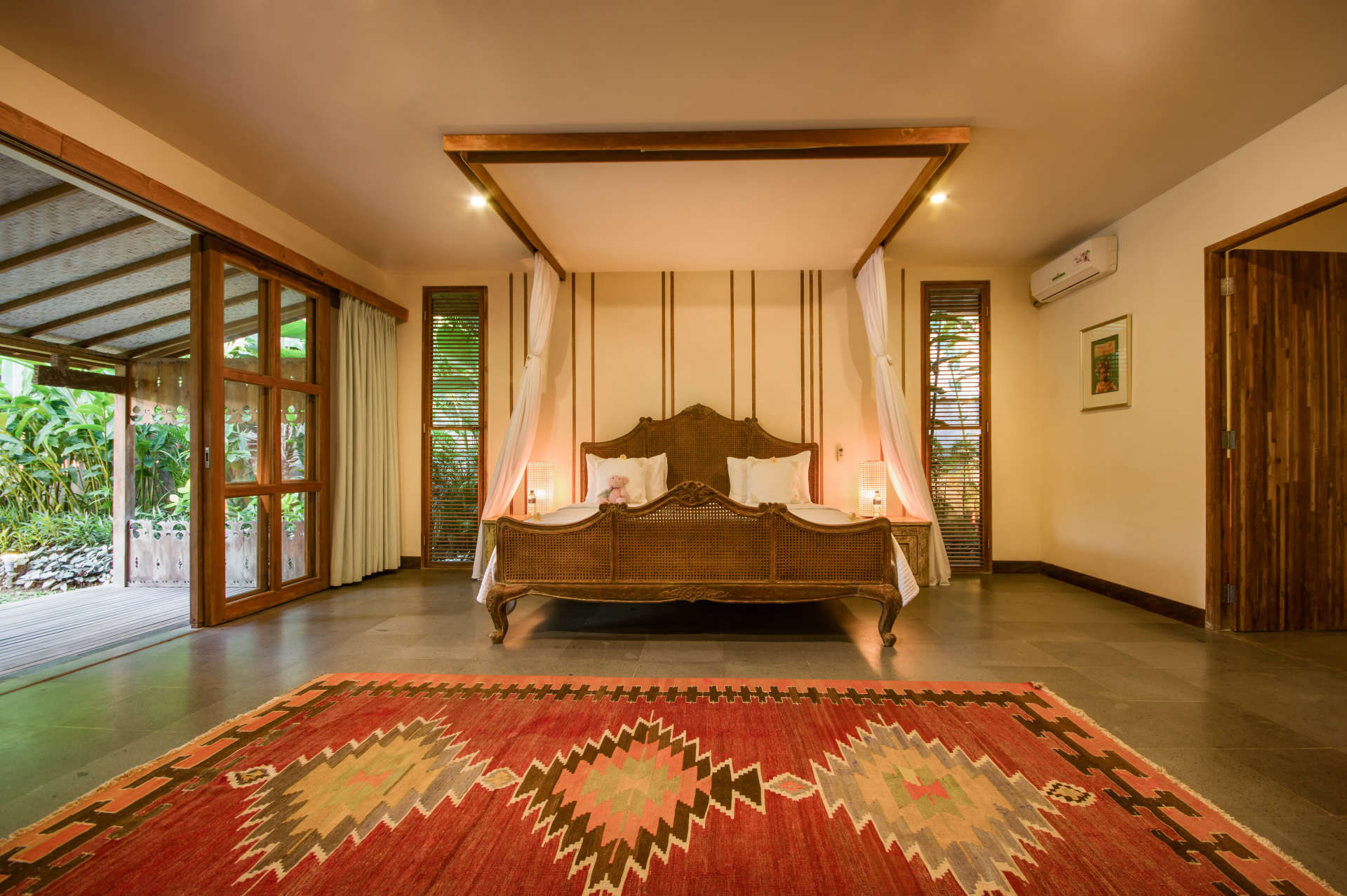 5 Star Villa in Bali, Minutes from the Beach, Bali Villa 2083